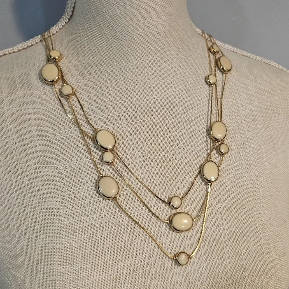 Vintage Avon Gold and Enamel Necklace